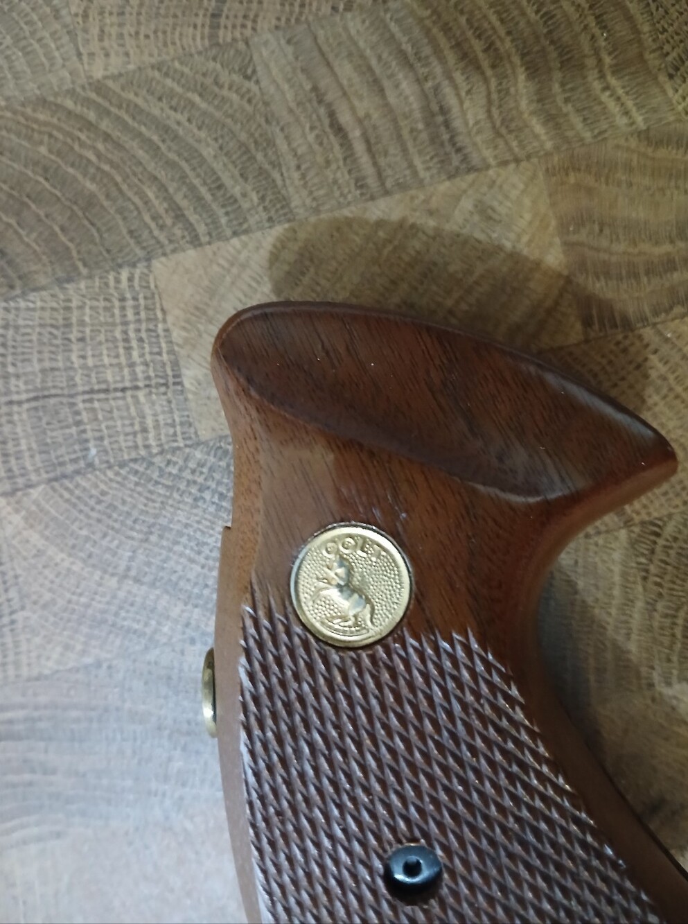 Colt Grip - Picture 4 of 6